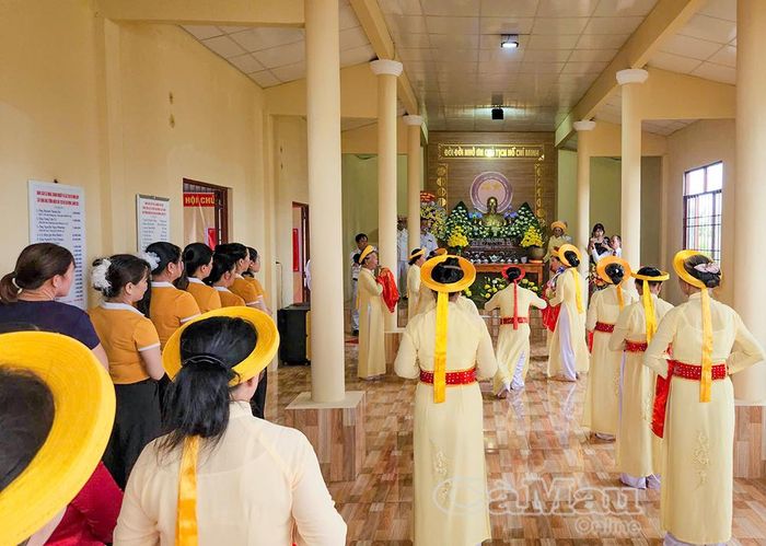 Lễ dâng hương tưởng niệm Bác Hồ được Đảng bộ, chính quyền và Nhân dân xã Vĩnh Hậu tổ chức trang trọng.
