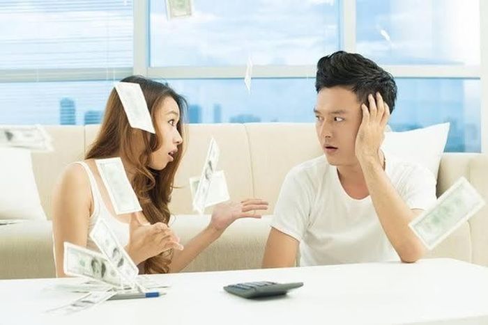 Khéo léo từ chối chia sẻ mức lương giúp bạn giữ được sự riêng tư. Ảnh minh họa
