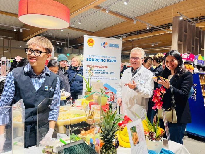 Các nhà mua hàng quốc tế tìm kiếm nguồn cung và đối tác Việt Nam tại Vietnam International Sourcing. Ảnh: via.gov.vn