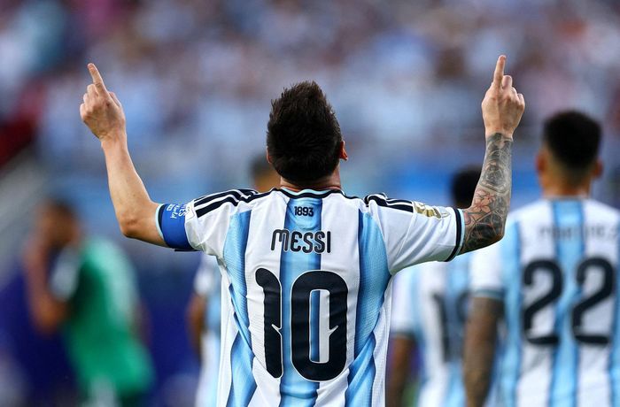Messi được đánh giá là một trong số những cầu thủ vĩ đại nhất lịch sử bóng đá