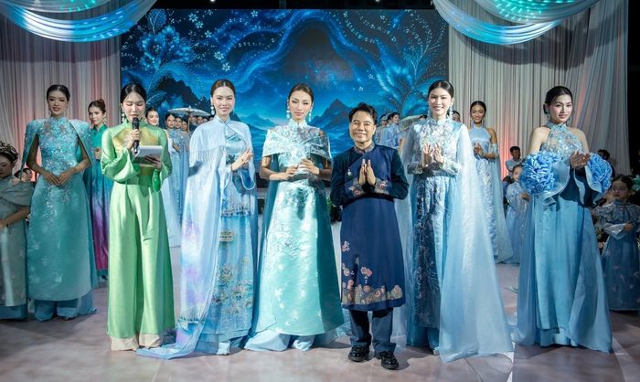 NTK Trần Thiện Khánh cùng bộ sưu tập “Lam Ngọc”.