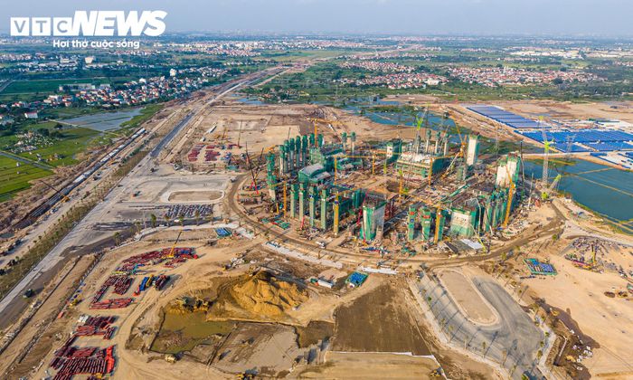 Ở phía Nam Hà Nội, Khu đô thị Thể thao Quốc tế Hà Nội đang hình thành một không gian phát triển mới với quy mô rất lớn. Điểm nhấn của dự án là sân vận động Vinfast - Trống Đồng có diện tích khoảng 73,3ha, sức chứa 135.000 chỗ ngồi và được định hướng trở thành sân vận động lớn bậc nhất thế giới.