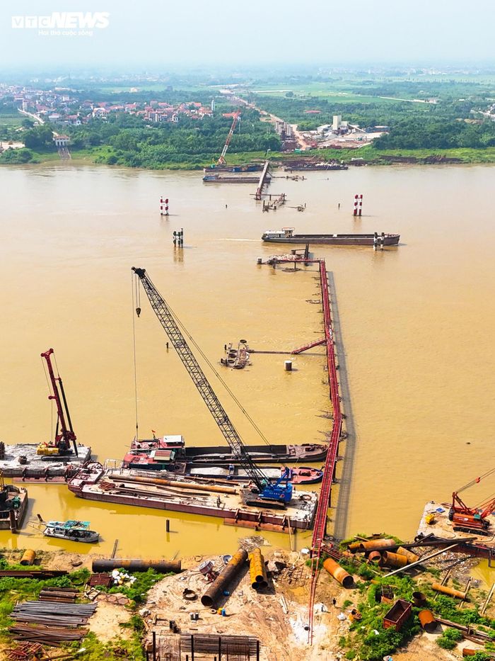 Dự án đầu tư xây dựng cầu Vân Phúc được khởi công ngày 19/8/2025. Công trình có điểm đầu giao với Quốc lộ 32 tại xã Phúc Thọ, điểm cuối nối với tuyến giao thông từ đê tả sông Hồng đến cầu Vân Phúc, tại ranh giới giữa Hà Nội và tỉnh Phú Thọ.