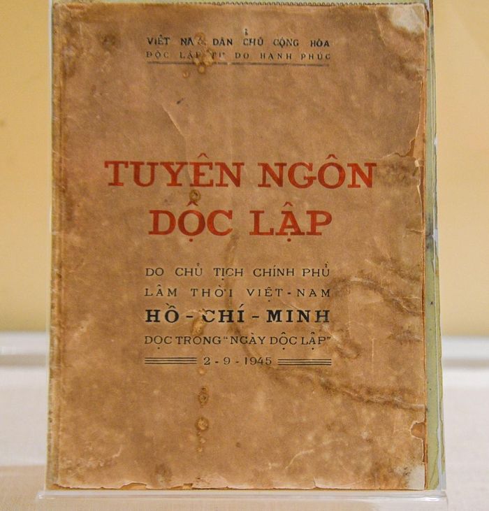 Tuyên ngôn độc lập do Chủ tịch Hồ Chí Minh soạn thảo và đọc tại Quảng trường Ba Đình ngày 2/9/1945 được lưu trữ tại Bảo tàng Lịch sử quốc gia.
