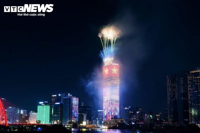 Khu vực đầu hầm sông Sài Gòn, phường An Khánh, là điểm bắn tầm cao có quy mô lớn nhất. Trận địa được bố trí 1.200 quả pháo tầm cao, 60 giàn pháo tầm thấp, 40 giàn hỏa thuật và gần 500 ống phóng tạo hiệu ứng.