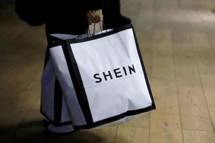 Pháp bắt đầu đưa ra các chế tài đối với phân khúc thời trang siêu nhanh nhằm buộc Shein và Temu trả chi phí môi trường. Ảnh: Reuters