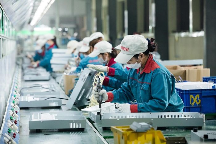 Dây chuyền sản xuất điện gia dụng tại nhà máy của Tập đoàn Sunhouse (Khu công nghiệp Ngọc Liệp, xã Tây Phương). Ảnh: NHẬT NAM
