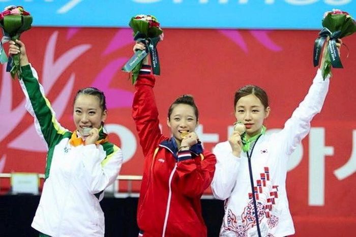Võ sĩ Dương Thúy Vi giành Huy chương vàng ở ASIAD 2014, cũng là tấm Huy chương vàng cá nhân đầu tiên của một vận động viên Hà Nội trong thành phần Đoàn Thể thao Việt Nam tại một kỳ ASIAD. Ảnh: Tư liệu