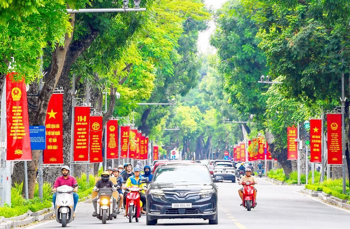 Những tuyến phố khoác lên mình diện mạo tươi mới trong dịp Quốc khánh.