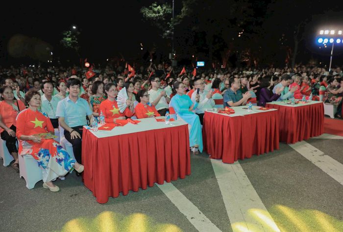 Chương trình thu hút đông đảo nhân và và du khách.