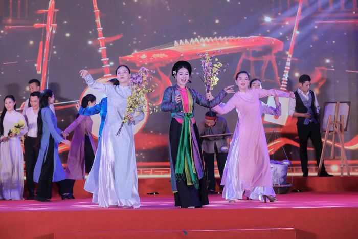 Những tiết mục mang âm hưởng truyền thống và hiện đại đan xen mang đến nhiều cảm xúc cho người xem.