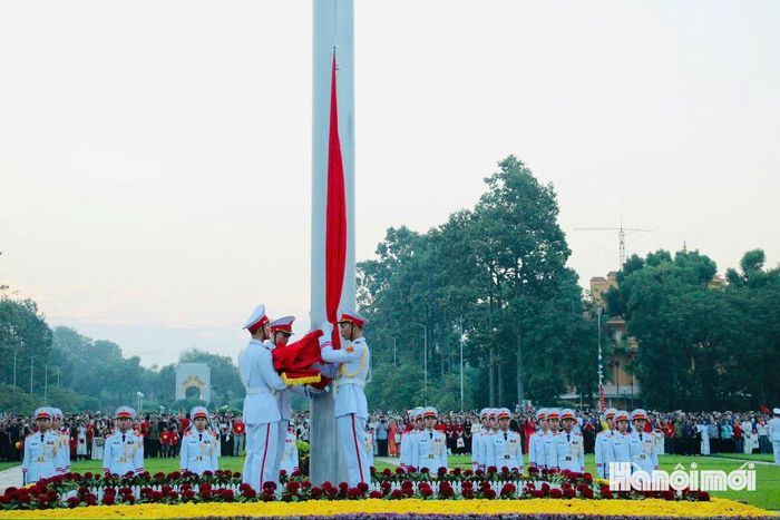 Lễ Thượng cờ trang nghiêm diễn ra sáng 2-9-2026. Ảnh: Bảo Lâm
