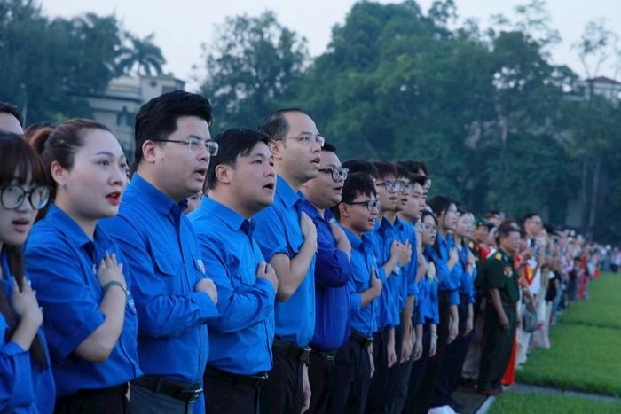 Tuổi trẻ Thủ đô xin hứa không ngừng nỗ lực, rèn luyện, cống hiến sức trẻ vào công cuộc xây dựng và phát triển Thủ đô và đất nước. Ảnh: PV