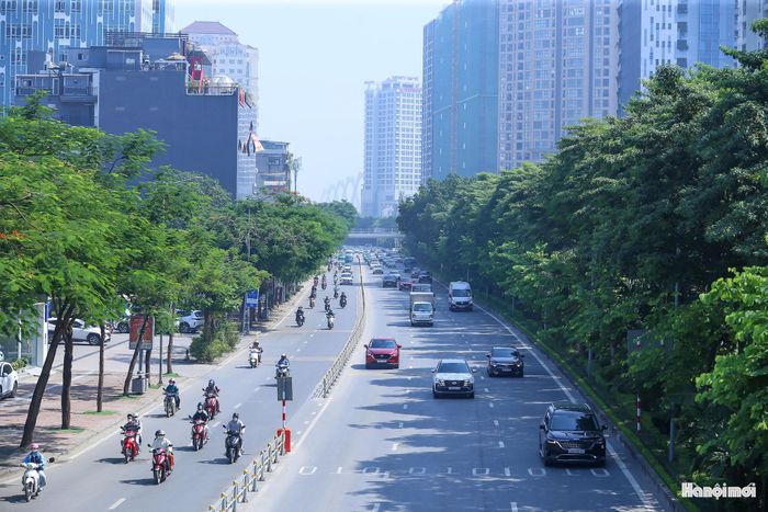 Trong ngày cuối kỳ nghỉ lễ, lưu lượng phương tiện trên các tuyến đường Hà Nội được dự báo tiếp tục tăng khi người dân trở lại Thủ đô. Việc chủ động lựa chọn lộ trình, tuân thủ quy định về tốc độ, giữ khoảng cách an toàn và chấp hành tín hiệu giao thông sẽ góp phần bảo đảm hành trình trở lại an toàn, thuận lợi, đồng thời duy trì giao thông Thủ đô thông suốt.