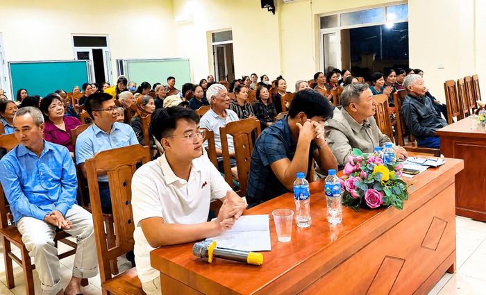 Bí thư Chi bộ Nguyễn Duy Chương dự họp tại thôn Chi Đông 3. Ảnh: Nhân vật cung cấp.