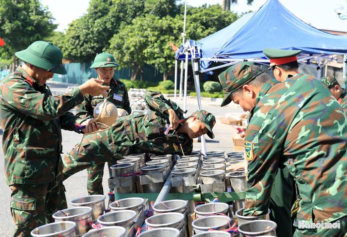 Tại trận địa pháo hoa số 5 có 700 quả pháo hoa tầm cao và 90 giàn pháo hoa tầm thấp.
