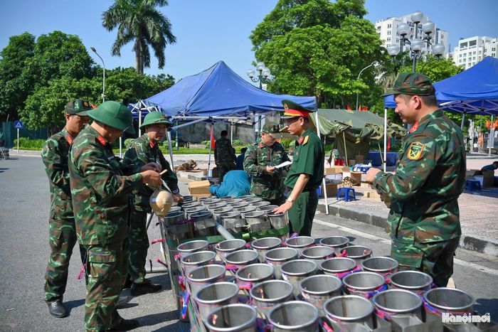 Theo kế hoạch, Hà Nội sẽ tổ chức bắn pháo hoa trong 15 phút. Người dân và du khách có thể quan sát màn pháo hoa từ các khu vực quanh hồ Hoàn Kiếm, Công viên Thống Nhất, Mỹ Đình và Hồ Tây.