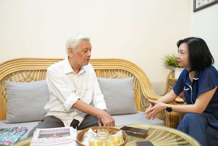 Nhạc sĩ Doãn Nho chia sẻ với phóng viên. Ảnh: An Quyên