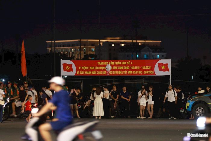 Đúng 21h tối nay, pháo hoa tại các điểm sẽ đồng loạt bắn lên bầu trời Hà Nội với thời lượng 15 phút.