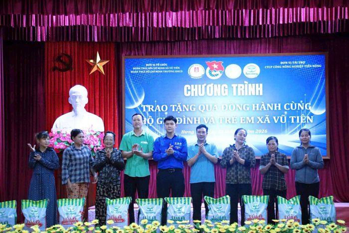 Trường Đại học Công đoàn đồng hành cùng hộ gia đình và trẻ em. Ảnh: ĐHCĐ.