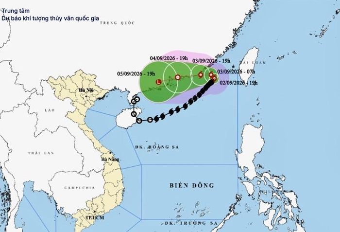 Bão số 5 dự kiến suy yếu trong hai ngày tới. Ảnh: NCHMF.