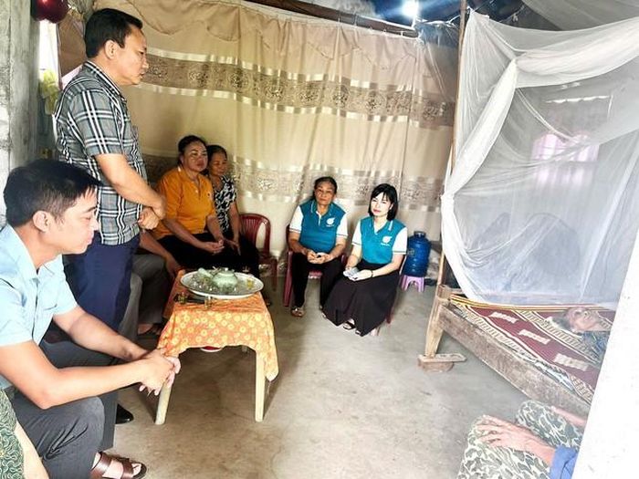 Ông Tống Viết Dũng thay mặt địa phương chia sẻ tại buổi trao tặng