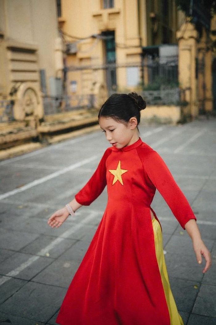 Hà Anh tinh tế chọn những dịp ý nghĩa như thế này để ghi lại những hình ảnh đẹp nhằm giúp các con hiểu hơn về quê hương, đất nước của mẹ.