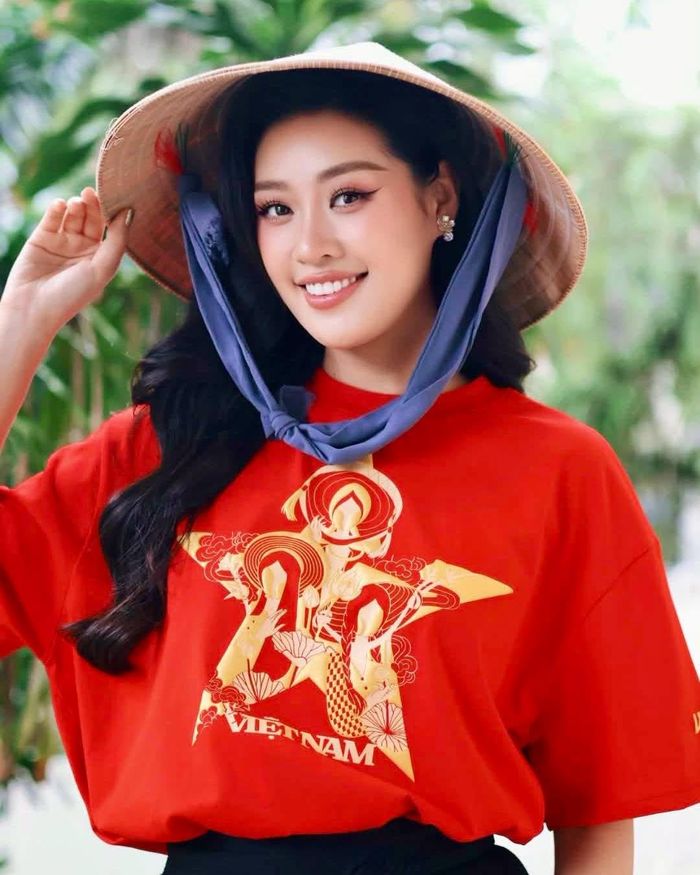 Hoa hậu Nguyễn Trần Khánh Vân: Tự hào là người Việt Nam 🇻🇳