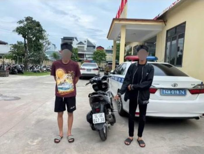 Lự lượng chức năng thu giữ phương tiện vi phạm. Ảnh: Cục CSGT
