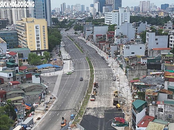 Từ ngày 2/9, Hà Nội tổ chức thông xe tạm tuyến Vành đai 1 đoạn Hoàng Cầu - Voi Phục, đồng thời điều chỉnh phân luồng tại nhiều nút giao trên tuyến. (Ảnh Minh Ngọc)