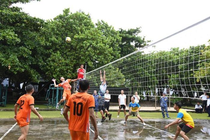 Các hoạt động thể thao sôi nổi ở Trường Sa dịp Quốc khánh. Ảnh: Minh Châu.