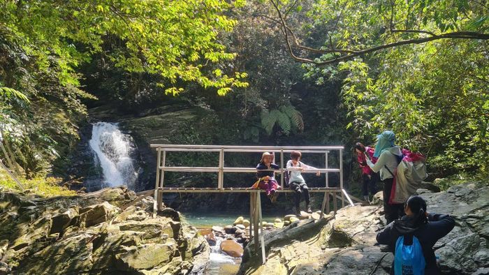 Cùng với bảo tồn, hoạt động du lịch tại Bạch Mã được khai thác hiệu quả, khi có ngày càng nhiều du khách tìm đến khám phá, trải nghiệm. Ảnh: D.Tín.