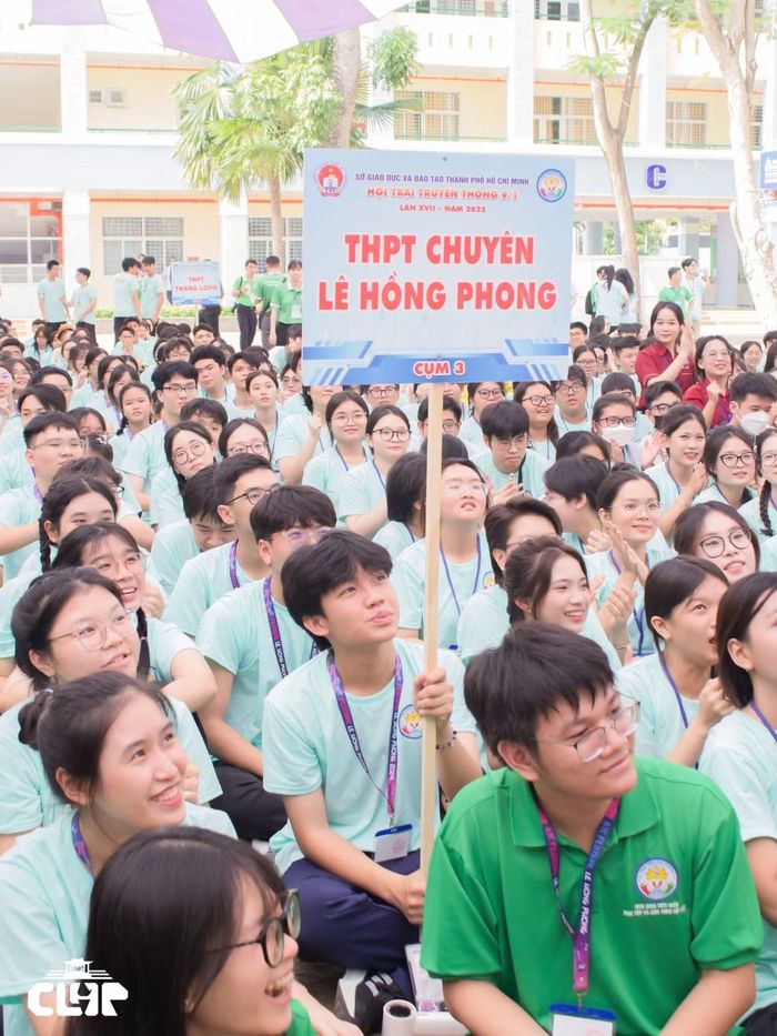  Các thành viên Văn phòng Đoàn góp mặt trong Hội trại truyền thống 9/1. 