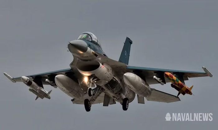 Đặc biệt, radar của AEW&C phải phát tín hiệu điện từ để thực hiện nhiệm vụ. Điều này có thể tạo điều kiện cho một tên lửa sở hữu đầu dò thụ động phát hiện và bám theo nguồn phát.