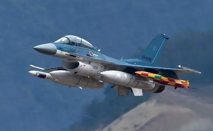 Một nhiệm vụ tiềm năng là đối phó máy bay cảnh báo sớm và kiểm soát trên không (AEW&C). Đây là những nền tảng có giá trị cao, đảm nhiệm nhiệm vụ giám sát, quản lý tác chiến và hỗ trợ chỉ huy lực lượng trên không.