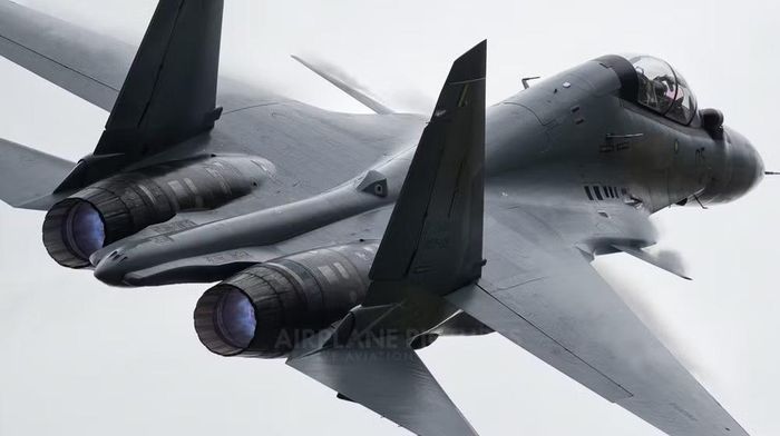 Điều này cũng cho thấy Su-30 không phải một sản phẩm xuất khẩu có cấu hình cố định. Nga đã biến nền tảng Flanker thành một "kiến trúc mở" tương đối linh hoạt, từ Su-30MKI của Ấn Độ đến Su-30MKM của Malaysia và nhiều biến thể khác.