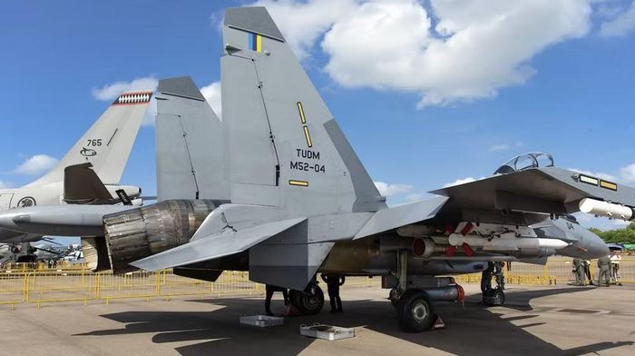 Với Malaysia, kết quả là một chiếc Su-30 mang đậm dấu ấn riêng: giữ "bộ khung" và nhiều công nghệ cốt lõi của Sukhoi nhưng sử dụng một tổ hợp điện tử quốc tế.