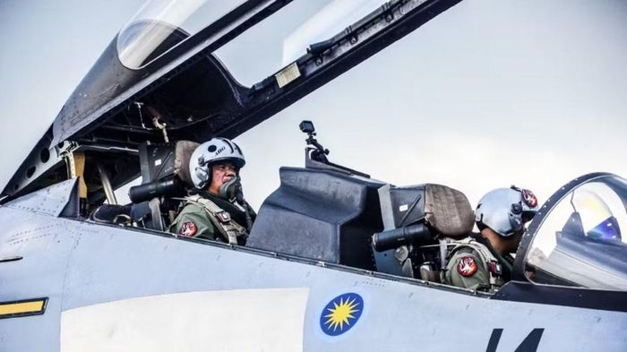 Su-30MKM là một ví dụ tiêu biểu. Chữ "MKM" được phát triển cho Malaysia, và máy bay được thiết kế dựa trên Su-30MKI nhưng có cấu hình điện tử riêng cho Không quân Hoàng gia Malaysia.