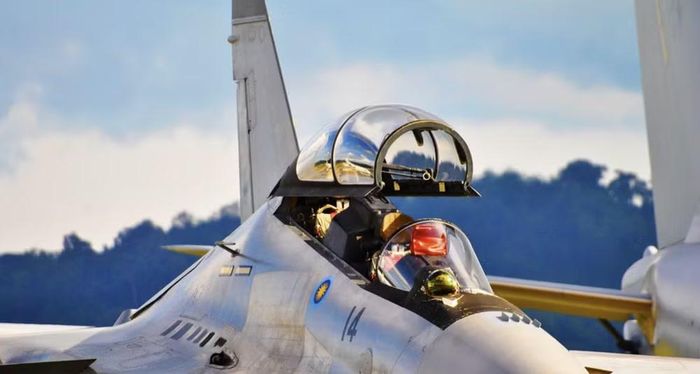 Về nền tảng khí động học, Su-30MKM vẫn giữ những đặc điểm nổi bật của dòng Su-30MKI, gồm cánh mũi canard và động cơ AL-31FP có khả năng điều khiển vector lực đẩy.