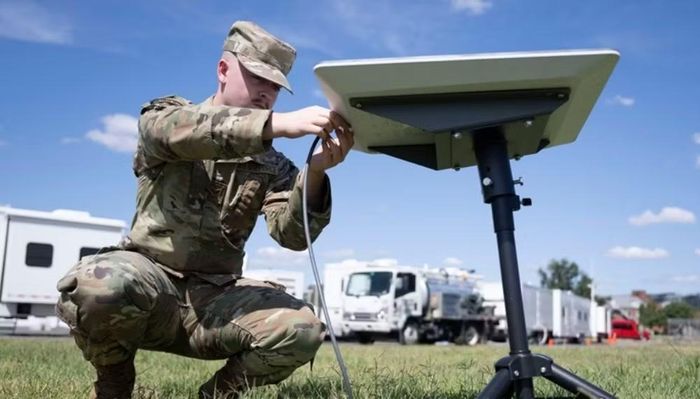 Trong năm nay, Ukraine tăng cường sử dụng UAV trang bị Starlink để tấn công các mục tiêu tại những khu vực do Nga kiểm soát. Các cuộc tập kích tập trung nhiều vào phạm vi 50-200 km tính từ tiền tuyến, nhằm gây gián đoạn tuyến hậu cần của Nga.