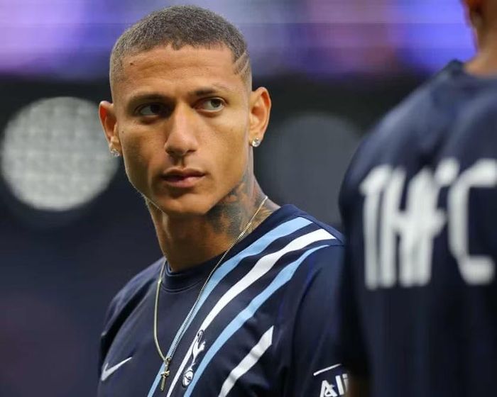 Richarlison sang Thổ Nhĩ Kỳ làm đồng đội của Salah (Ảnh: Getty Images)