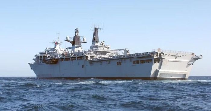 Đáng chú ý là ngoài các tàu đổ bộ, khinh hạm Type 23 mang tên HMS Northumberland, cùng với 2 tàu chở dầu của Hạm đội Hỗ trợ Hoàng gia đó là chiếc RFA Wave Ruler và RFA Wave Knight cũng đã bị loại biên.
