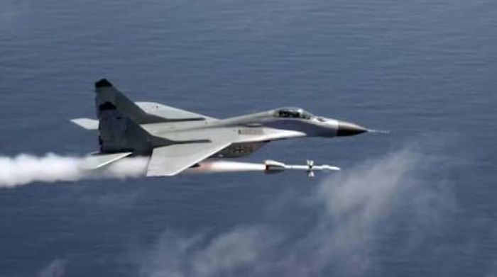 MiG-29 ban đầu được phát triển cho nhiệm vụ chiến đấu trên không trong bối cảnh Chiến tranh Lạnh. Thiết kế của máy bay tập trung vào khả năng cơ động, đánh chặn và bảo vệ lực lượng trên chiến trường.
