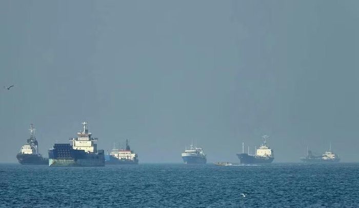 Ông Trump từng nhiều lần tuyên bố Mỹ kiểm soát Hormuz. Giữa tháng 8, ông còn nói sẽ tuyên bố eo biển này là “một phần lãnh thổ Mỹ” sau khi đánh bại Iran.