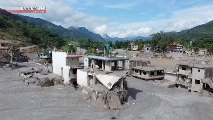Tổng số người thiệt mạng ở cả Nepal và Trung Quốc trong trận lũ quét là 1.225 người. Ảnh: NHK