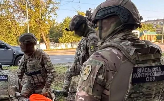 Taras Borovskyi, luật sư của Kaplunov, nói đặc nhiệm SBU đã tìm cách khám xét căn hộ của thân chủ vào ban đêm nhưng không có lệnh của tòa án.