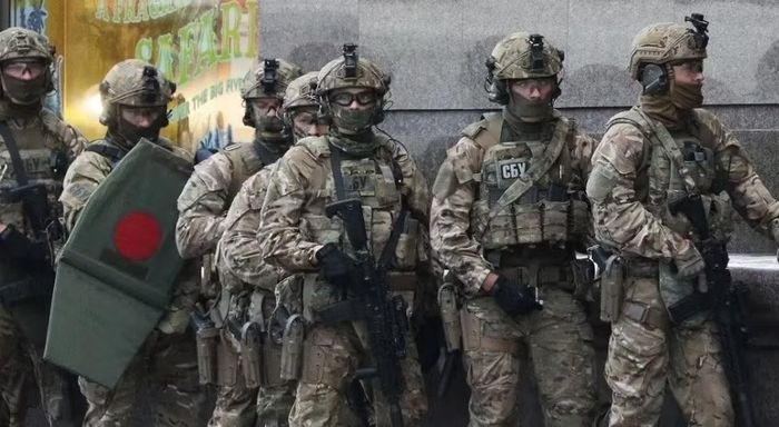 Sau đó, ông Zelensky ký sắc lệnh cách chức Oleg Khramov, người đứng đầu bộ phận bảo vệ bí mật nhà nước thuộc SBU.