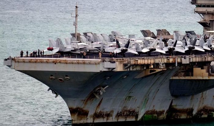 Siêu tàu sân bay Mỹ hoen rỉ, tróc sơn loang nKhoảng 5.000 quân nhân trên USS Abraham Lincoln dự kiến nghỉ ngơi tại Pattaya, thành phố biển nổi tiếng nằm gần Laem Chabang. Thái Lan ngày 27/8 cho biết chuyến thăm nhằm giúp thủy thủ đoàn phục hồi trước khi tàu trở về căn cứ tại Mỹ.ổ khi trở về từ Trung Đông