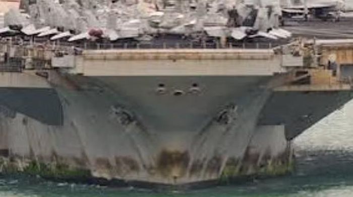 Tổng thống Mỹ Donald Trump tháng trước cũng bác bỏ lo ngại về thời gian triển khai của USS Abraham Lincoln, nói rằng tàu "chưa đủ lâu" trên biển.