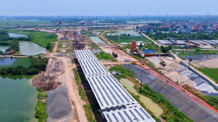 Nhiều trụ cầu đã hoàn thành phần thân, sẵn sàng cho các bước thi công tiếp theo